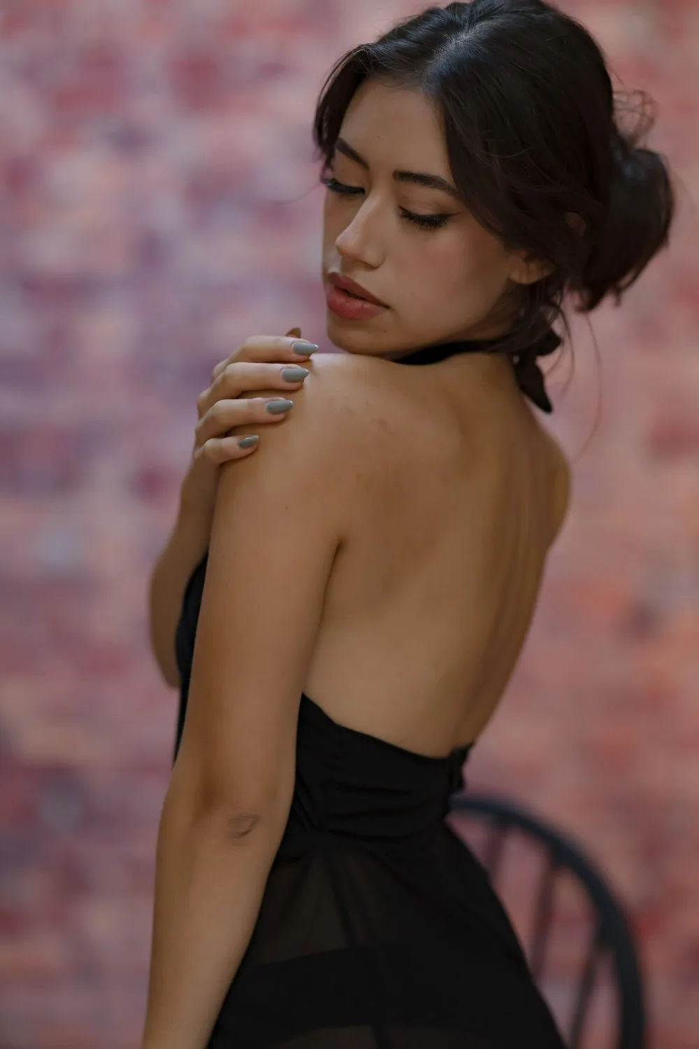 Vestido Noir Halter · detalle de espalda